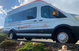 Bus, Taxi, Unternehmen, Auto, Straße, fahren, Kunden, Kundschaft, Reisen, Reise, Arbeit, Freizeit, Unternehmungen, Taxi- und Busbetrieb Esch KG, Taxi, Mietwagen ,Busbetrieb ,Krankentransport , Omnibus ,Mietomnibus, Esch, Vogelsang, Schleiden, Herhahn , Ordensburg Vogelsang , Eifelflitzer